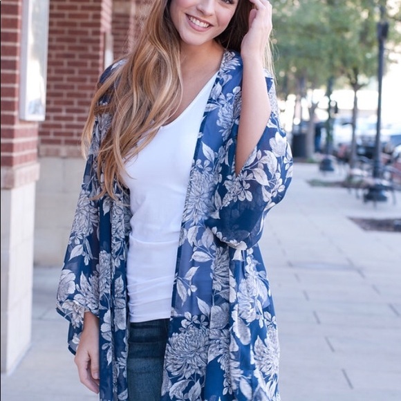 S-L (runs big) Navy Floral Cardigan kimono - Picture 4 of 7